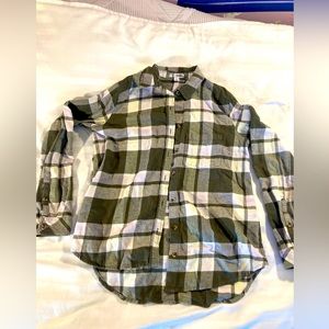 PLAID GREEN FLANNEL- women’s XS, soft material, quality